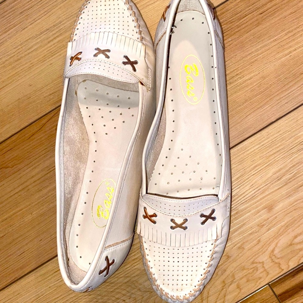 Bass Women's Cream Loafers